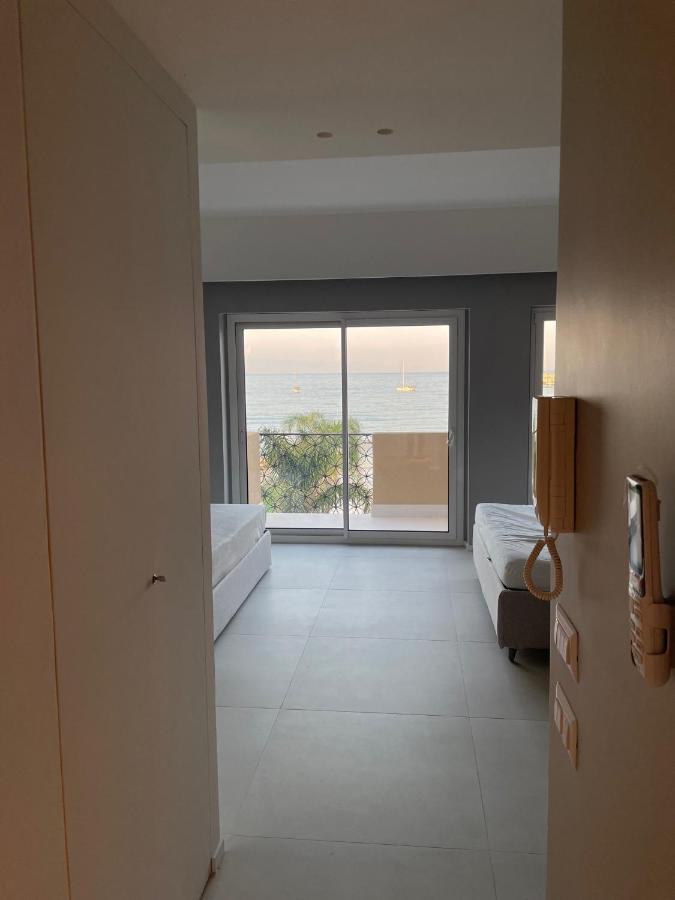 La Finestra Sul Mare Modern Apartment 贾迪尼-纳克索斯 外观 照片