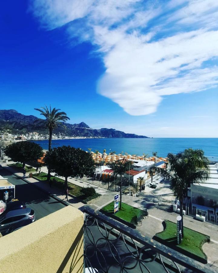 La Finestra Sul Mare Modern Apartment 贾迪尼-纳克索斯 外观 照片