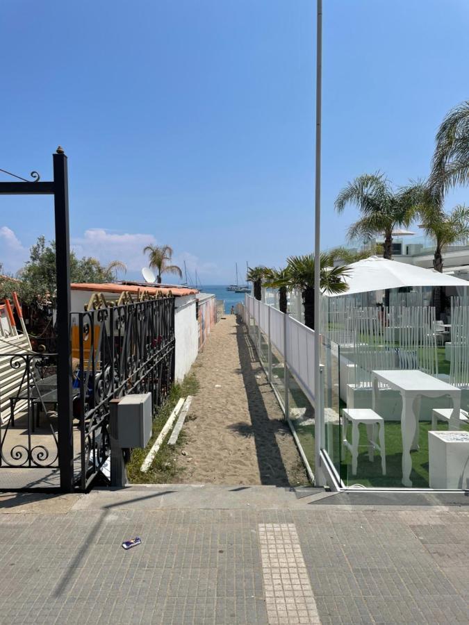 La Finestra Sul Mare Modern Apartment 贾迪尼-纳克索斯 外观 照片