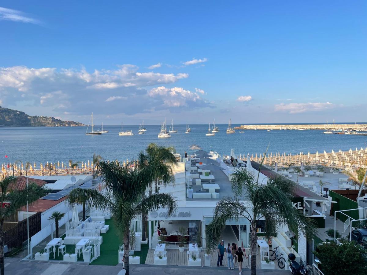 La Finestra Sul Mare Modern Apartment 贾迪尼-纳克索斯 外观 照片