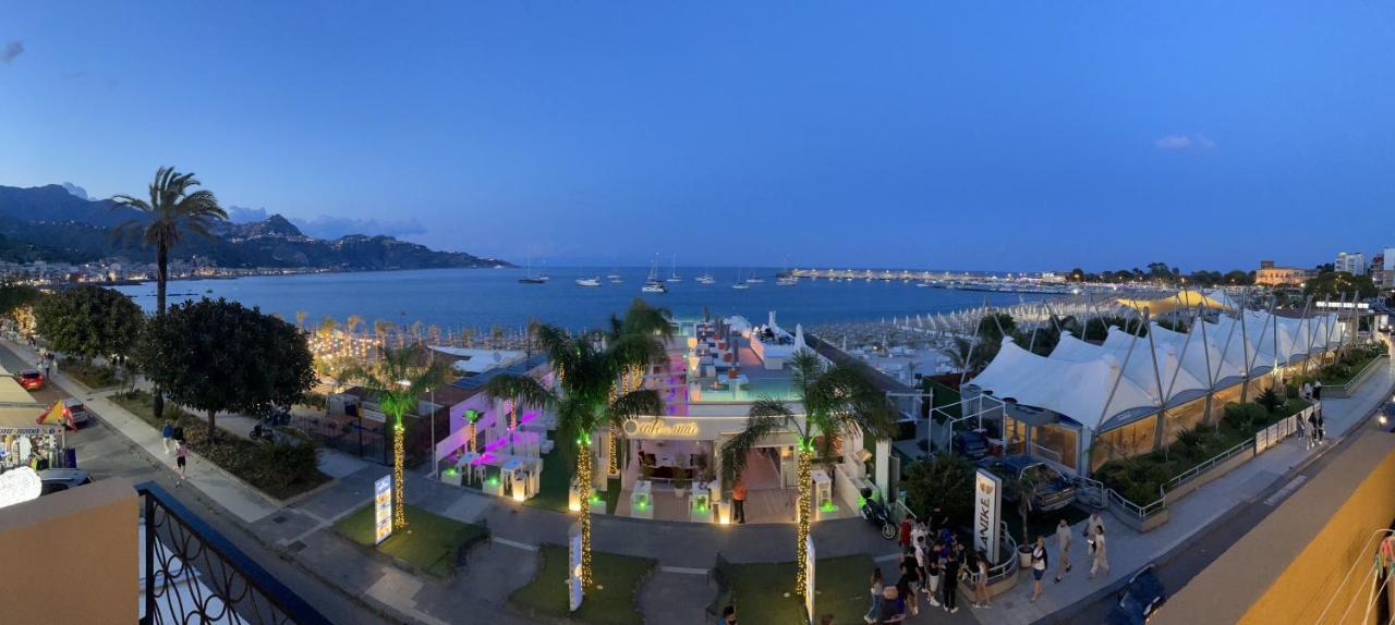 La Finestra Sul Mare Modern Apartment 贾迪尼-纳克索斯 外观 照片