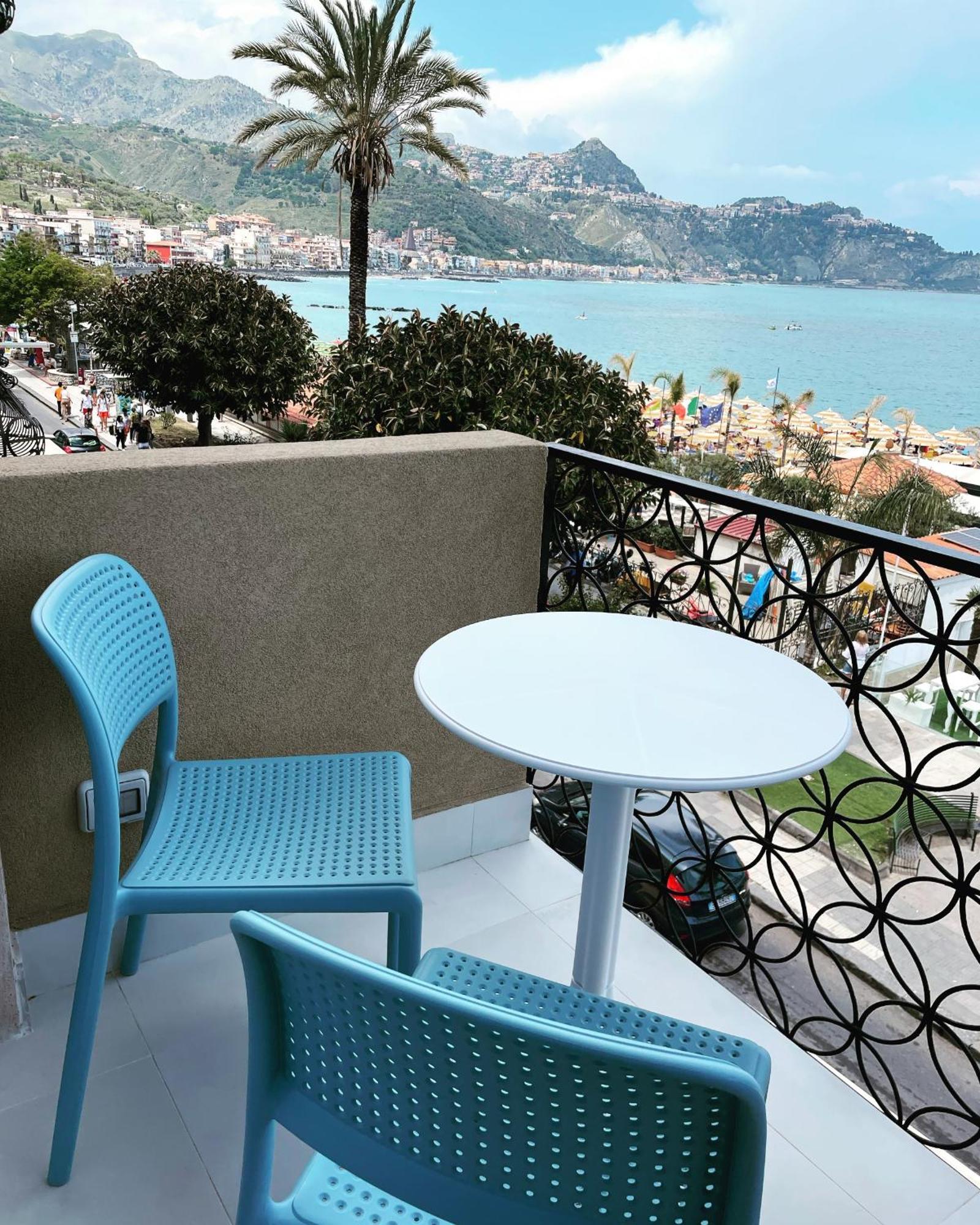 La Finestra Sul Mare Modern Apartment 贾迪尼-纳克索斯 外观 照片