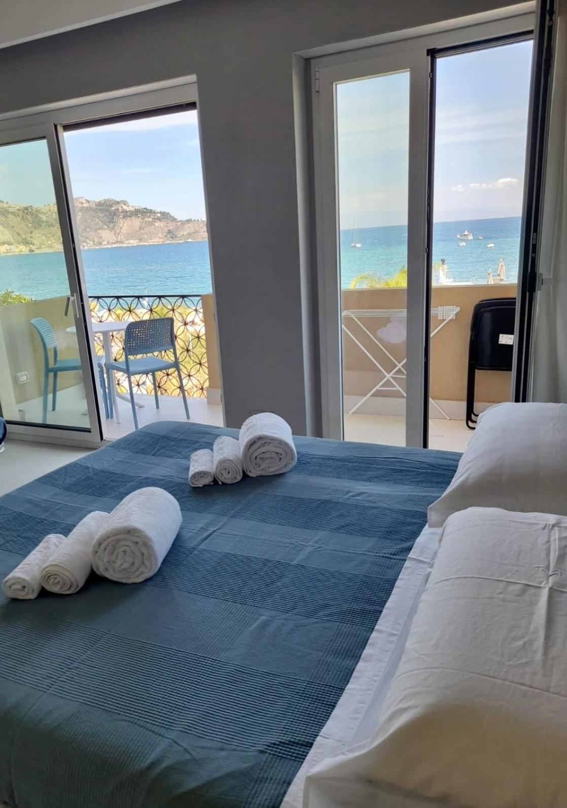 La Finestra Sul Mare Modern Apartment 贾迪尼-纳克索斯 外观 照片