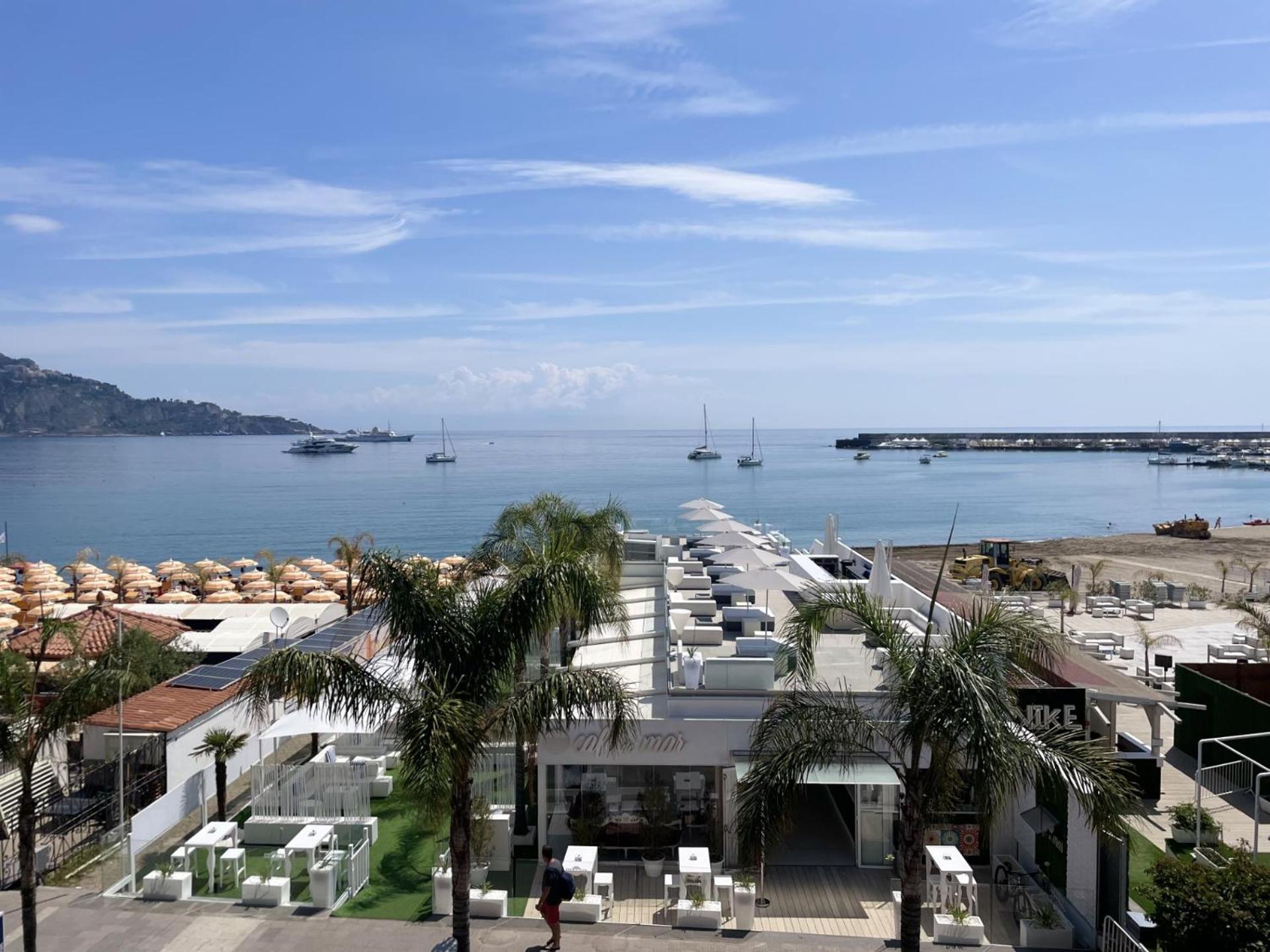 La Finestra Sul Mare Modern Apartment 贾迪尼-纳克索斯 客房 照片