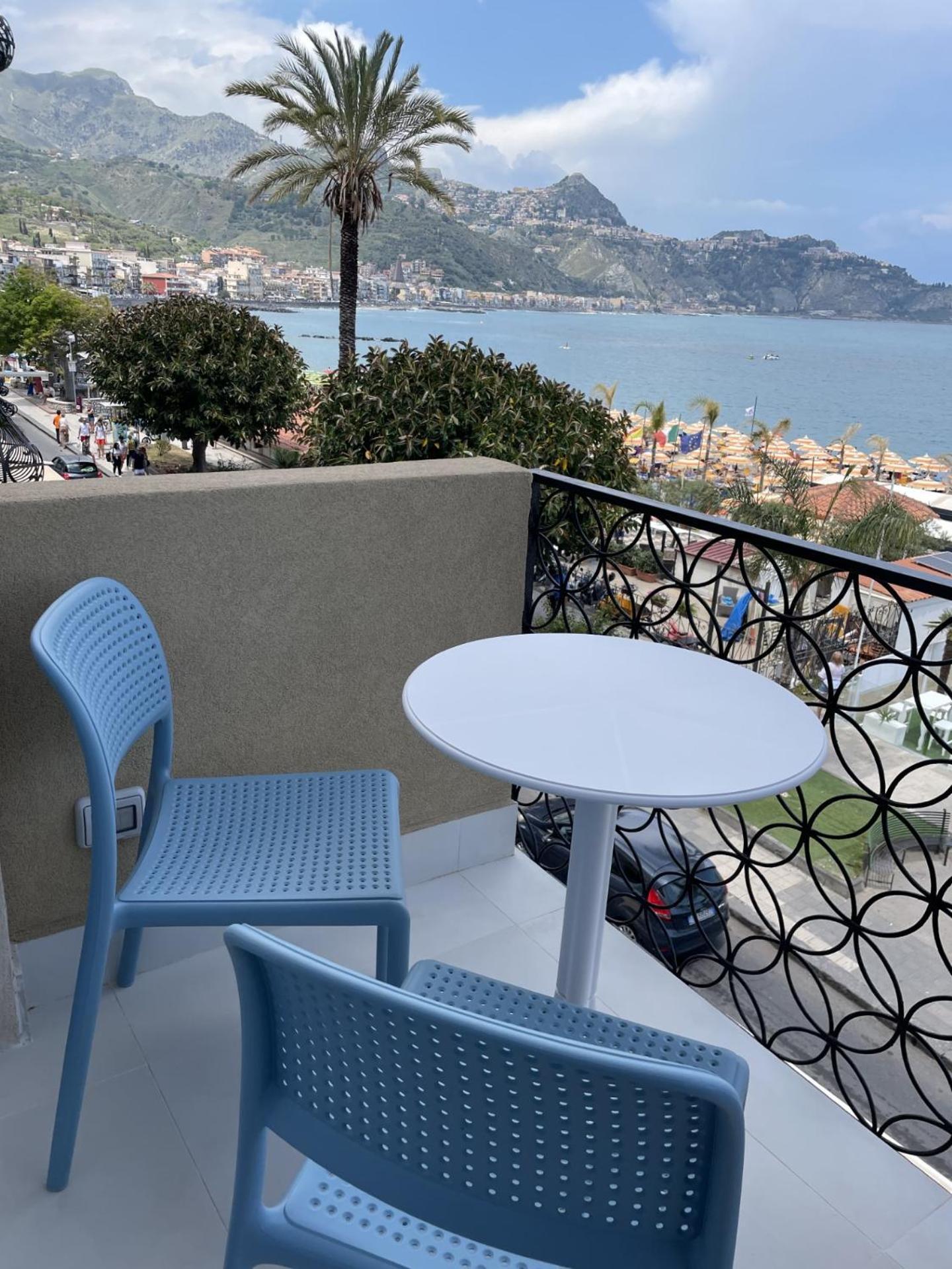 La Finestra Sul Mare Modern Apartment 贾迪尼-纳克索斯 客房 照片